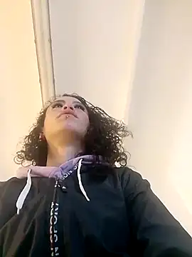 Snapshot of oblivionlove chatting on 10-31-25, 05:14 oblivionlove online show from 10-31-25, 05:14