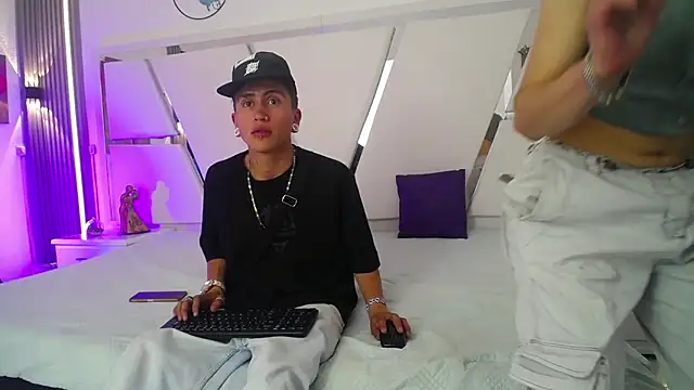 Snapshot of oblivionlove chatting on 11-10-25, 07:46 oblivionlove online show from 11-10-25, 07:46