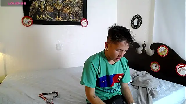 Snapshot of oblivionlove chatting on 01-09-26, 02:42 oblivionlove online show from 01-09-26, 02:42