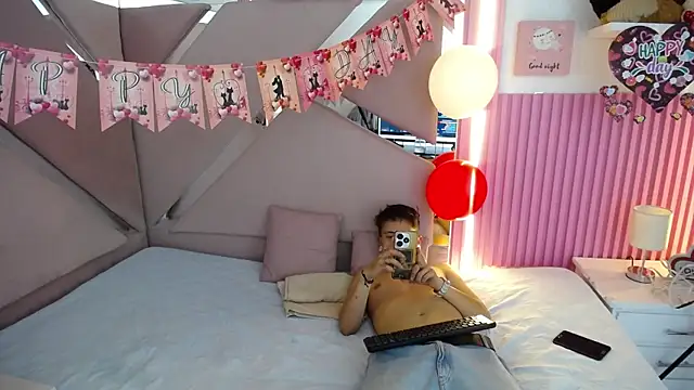 Snapshot of oblivionlove chatting on 02-13-26, 01:07 oblivionlove online show from 02-13-26, 01:07