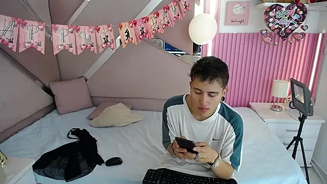 Snapshot of oblivionlove chatting on 02-16-26, 12:45 oblivionlove online show from 02-16-26, 12:45