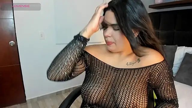 Snapshot of daniela_crozee_ chatting on 10-29-25, 02:03 daniela crozee online show from 10-29-25, 02:03