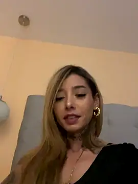 MoniUribe online show from 09-30-25, 04:39