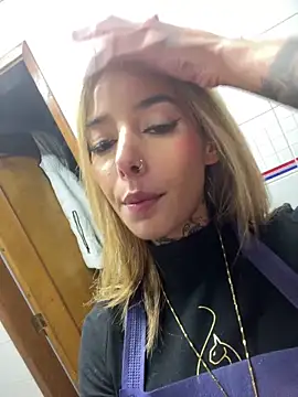 MoniUribe online show from 10-14-25, 04:57