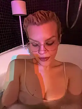 tacodeluxxxe online show from 11-05-25, 04:18