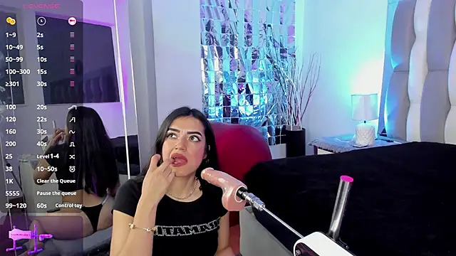 IsaDiiaz online show from 10-16-25, 04:13