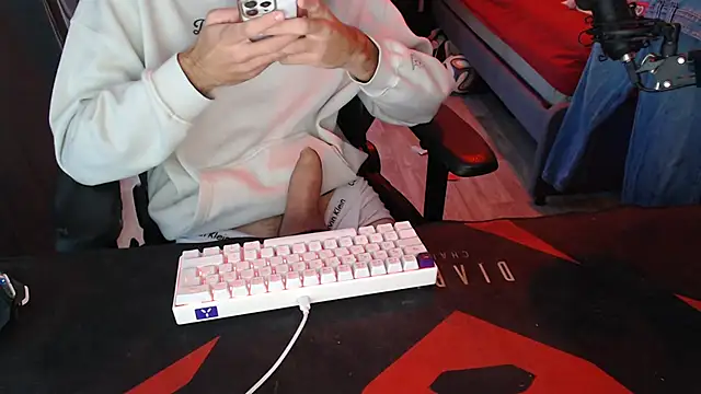 Snapshot of geil20CM2 chatting on 10-01-25, 10:54 geil20CM2 online show from 10-01-25, 10:54