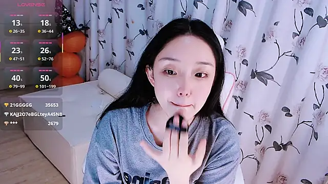 Niannian- online show from 11-06-25, 05:03