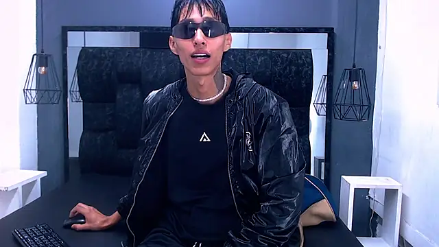 Daniel delux  online show from 10-28-25, 12:19