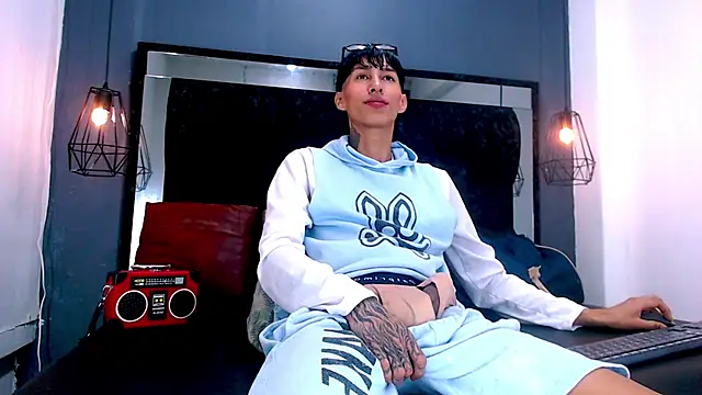 Daniel delux  online show from 11-28-25, 11:13