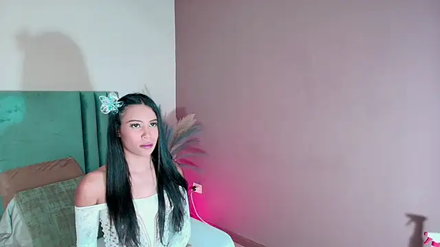 EmmaSaintt online show from 10-17-25, 12:47