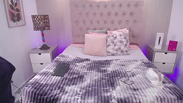 EmilyCley online show from 12-05-25, 04:32