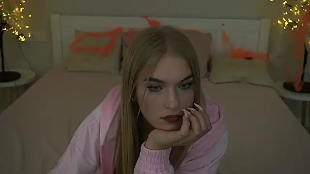 AlinaLiii online show from 10-28-25, 07:16