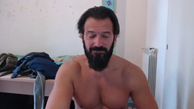 Snapshot of muscoloporco chatting on 10-25-25, 09:28 muscoloporco online show from 10-25-25, 09:28