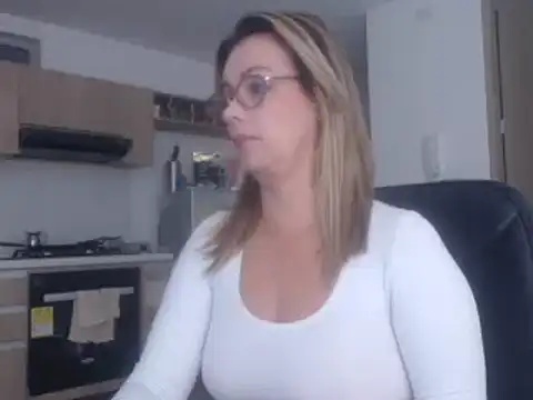 LovePaula online show from 03-10-25, 11:42