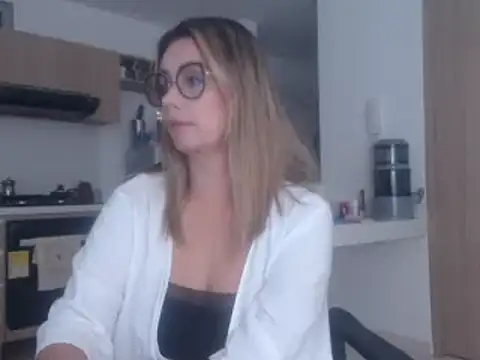 LovePaula online show from 03-11-25, 09:02