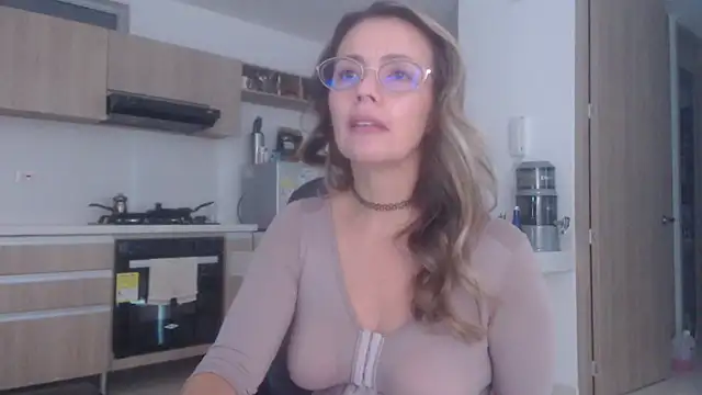 LovePaula online show from 12-15-25, 11:47