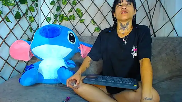 LiaGill online show from 09-25-25, 04:49