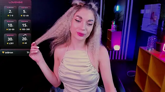 Snapshot of Alice_Cutieee chatting on 10-05-25, 03:43 Alice Cutieee online show from 10-05-25, 03:43