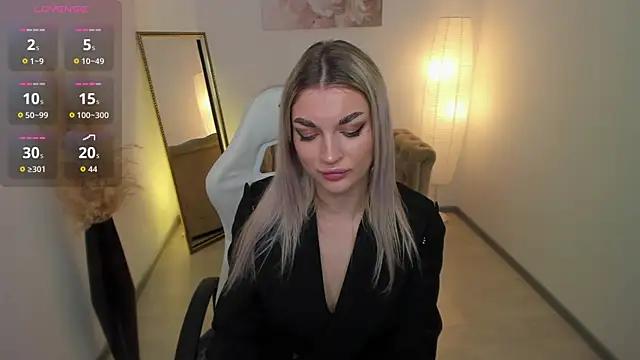 Snapshot of Alice_Cutieee chatting on 10-18-25, 10:27 Alice Cutieee online show from 10-18-25, 10:27