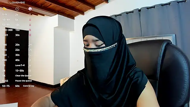 Snapshot of kalila_latif chatting on 10-10-25, 02:32 kalila latif online show from 10-10-25, 02:32