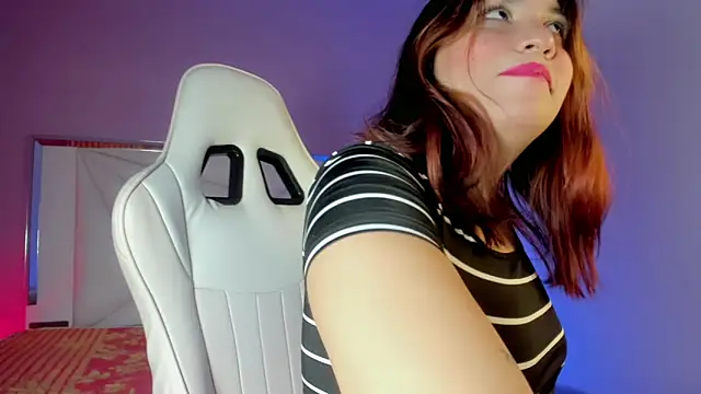 Isabela saenz online show from 10-15-25, 03:23