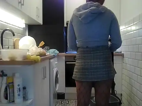 HotLenaX online show from 10-24-25, 10:50