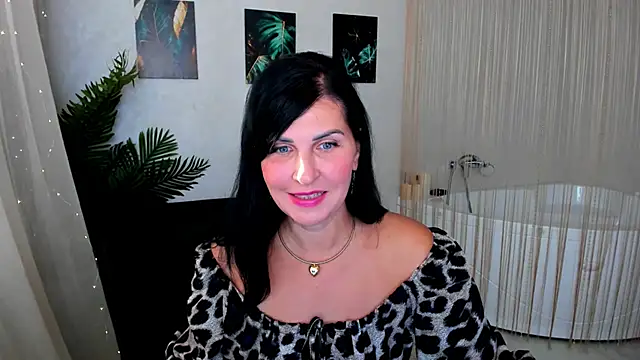 Moon Veloure1 online show from 09-29-25, 03:55