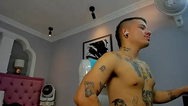 wildthor26 online show from 09-25-25, 03:32