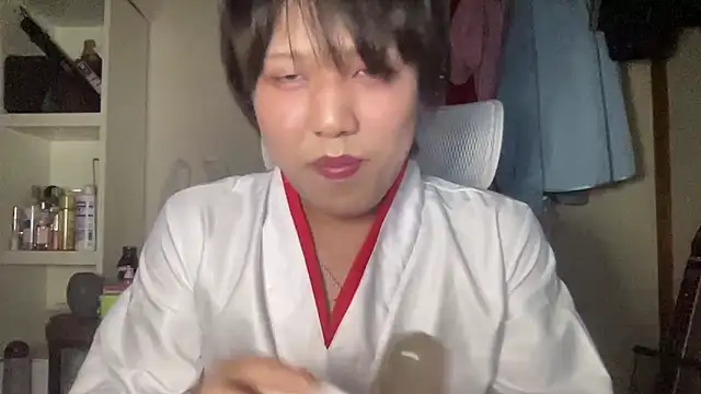 Snapshot of nuu1_221 chatting on 10-25-25, 05:51 nuu1 221 online show from 10-25-25, 05:51