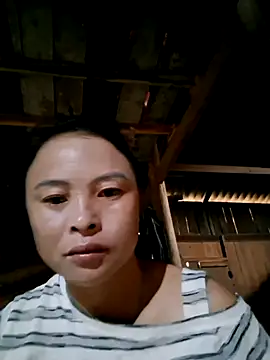 xuxulovezz online show from 10-13-25, 11:49