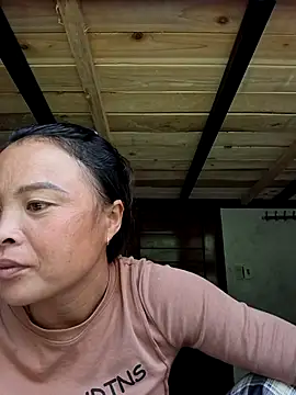 xuxulovezz online show from 10-28-25, 04:49