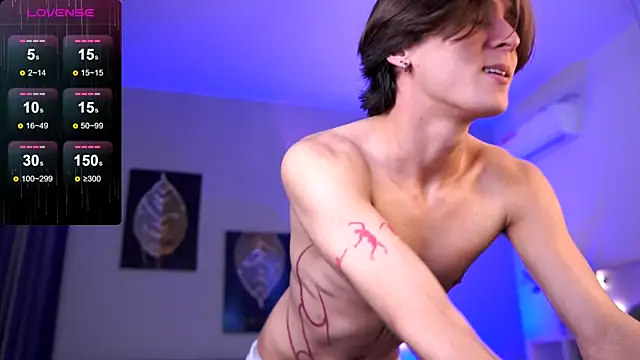 Snapshot of CleoStringer chatting on 10-30-25, 06:48 CleoStringer online show from 10-30-25, 06:48