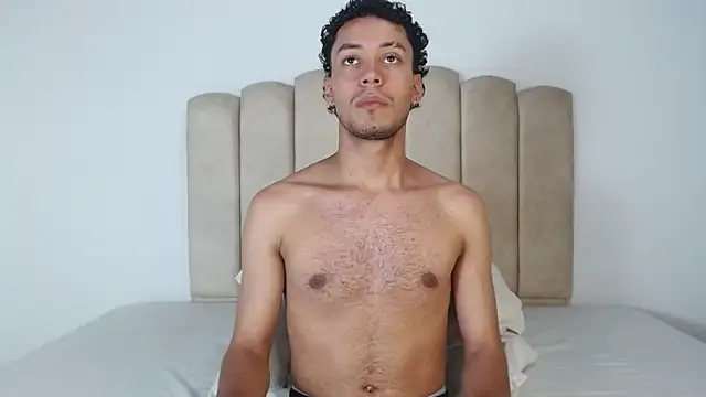 aroncooper1 online show from 11-18-25, 09:47