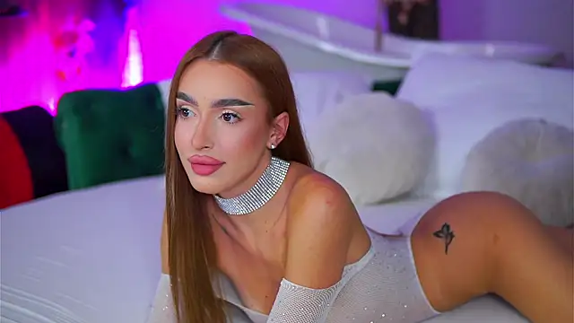 Snapshot of ClaraBenatti chatting on 10-22-25, 06:18 ClaraBenatti online show from 10-22-25, 06:18