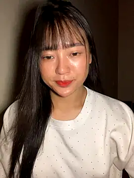 Snapshot of Be_xinh chatting on 09-27-25, 04:12 Be xinh online show from 09-27-25, 04:12