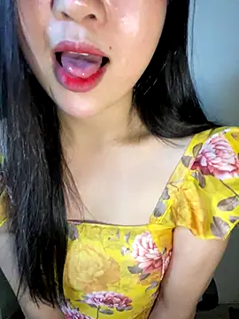Snapshot of Be_xinh chatting on 10-15-25, 03:12 Be xinh online show from 10-15-25, 03:12