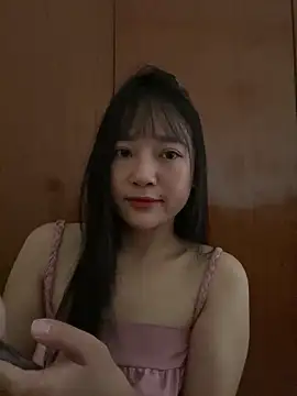 Snapshot of Be_xinh chatting on 10-20-25, 06:47 Be xinh online show from 10-20-25, 06:47