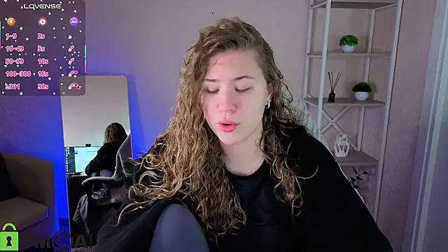 Elsie Cutties online show from 12-14-25, 01:00