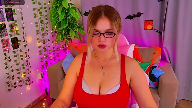 KellyHayden online show from 10-26-25, 03:29