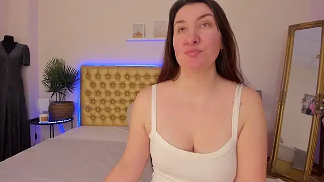 TrishaDarks online show from 03-03-26, 06:08