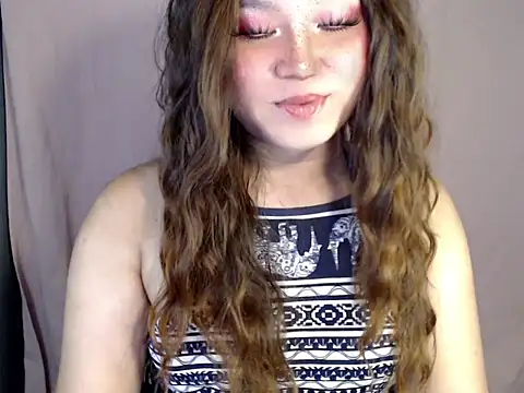 Eyes-on-me online show from 11-21-25, 03:11