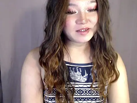 Eyes-on-me online show from 11-25-25, 05:46