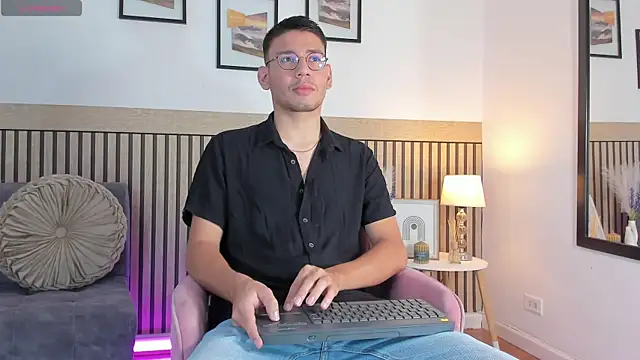 Snapshot of marcuswildx chatting on 09-26-25, 05:50 marcuswildx online show from 09-26-25, 05:50