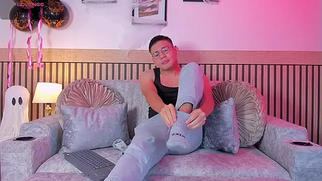 Snapshot of marcuswildx chatting on 10-10-25, 11:09 marcuswildx online show from 10-10-25, 11:09