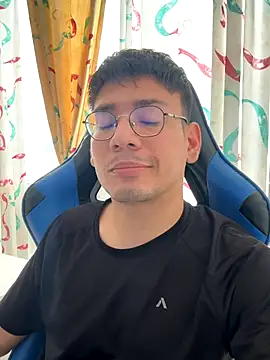 Snapshot of marcuswildx chatting on 12-03-25, 03:10 marcuswildx online show from 12-03-25, 03:10