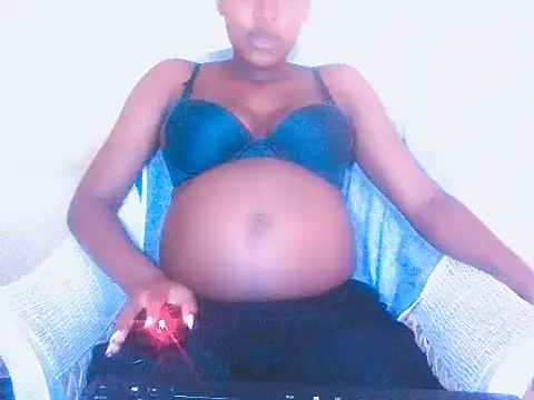 Snapshot of l4_love chatting on 10-01-25, 03:18 l4 love online show from 10-01-25, 03:18