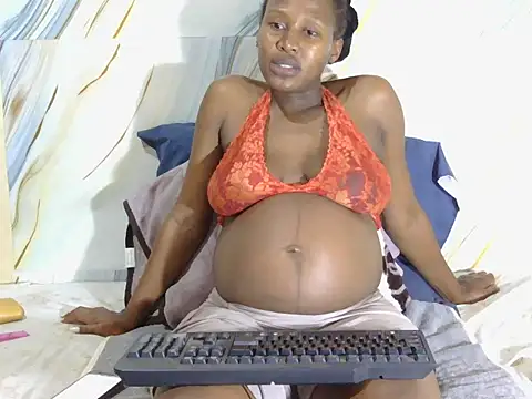 Snapshot of l4_love chatting on 10-10-25, 08:08 l4 love online show from 10-10-25, 08:08