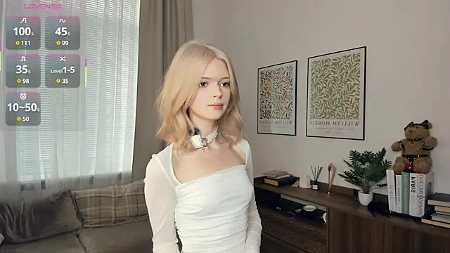 Snapshot of LaureMestler chatting on 11-20-25, 07:41 LaureMestler online show from 11-20-25, 07:41