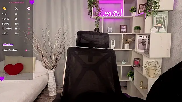 DreamVelour online show from 11-18-25, 08:24